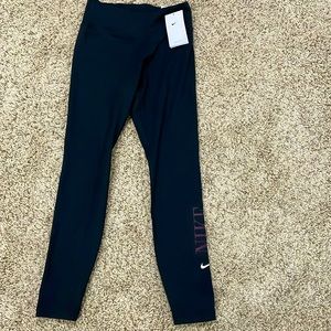 NWT! Nike One Tight Black Mid Rise 7/8 Length #DD4555 Women’s Sz S